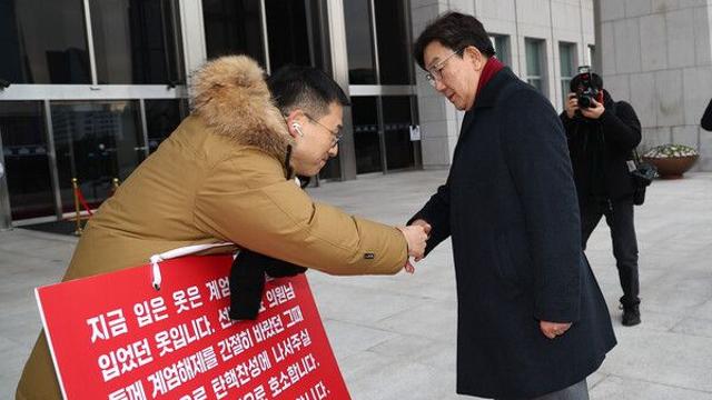 권성동, ‘쌍특검법 찬성’ 김상욱에 “탈당 고민해보라”...金 “탈당할 생각 없어”