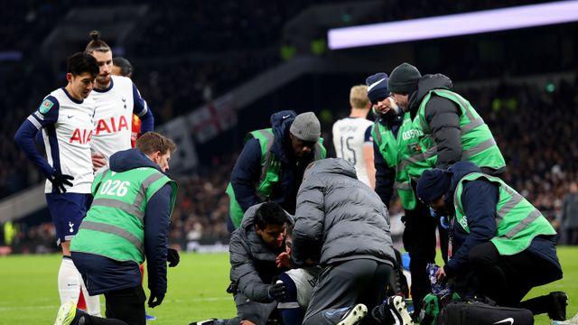 토트넘 벤탄쿠르, 산소 호흡기 달고 병원행...침통한 표정으로 자리 지킨 손흥민