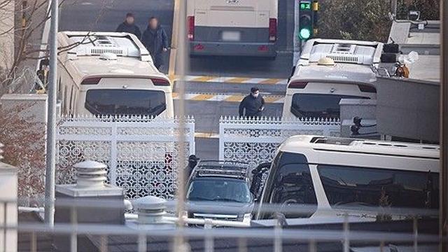 관저서 尹 추정 인물 포착…대통령실 