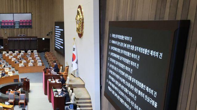 내란특검법 재의결 국회에서 부결…국민의힘 방어선 못 뚫었다