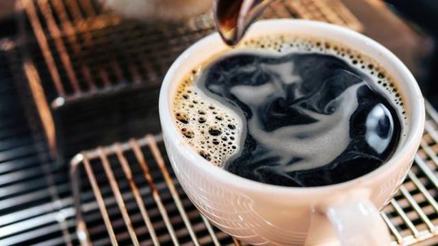 아침에 마시기 vs 오후에 마시기, 건강에 더 좋은 커피는?