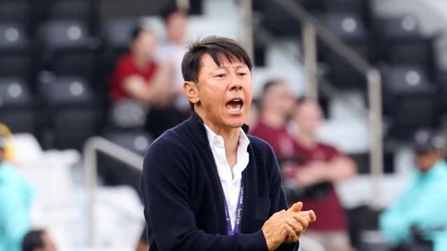 51시간 만에 새 사령탑 부임… 신태용 경질에 인도네시아 축구팬들 '극대노' 터졌다