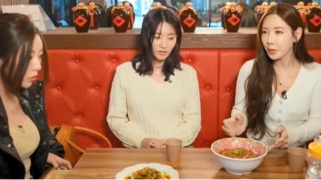 만원짜리 의상으로 행사뛰는 1세대 걸그룹