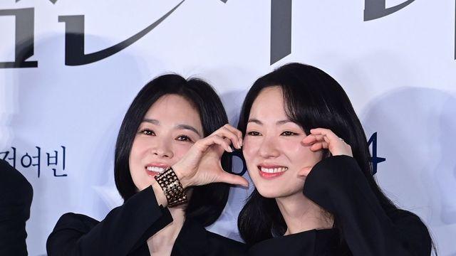 송혜교-전여빈, 설날에도 ‘홍보 요정’…‘검은 수녀들’ 무대인사 확정