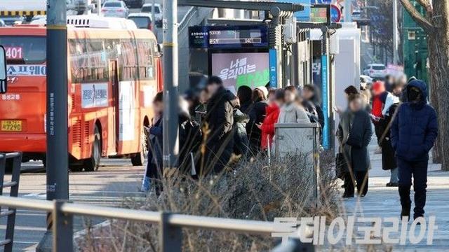 [현장] 이어지는 ‘고래싸움’에 터지는 새우 등···한남동 주민들 “집회 스트레스 심해”