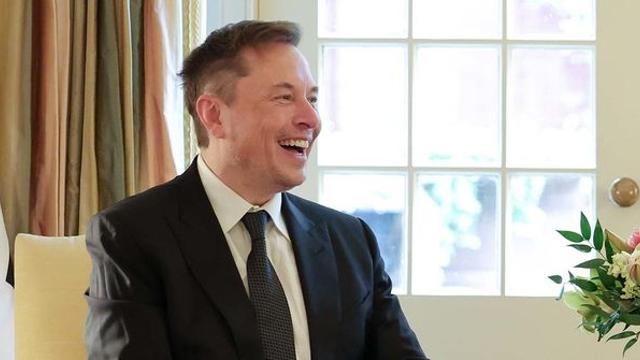 '전 세계 최고 부자' 일론 머스크, 손흥민이 뛰는 잉글랜드 프리미어리그 휘젓나