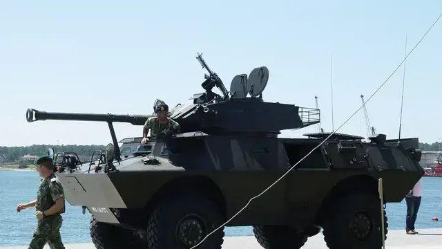 장갑차랑 전차 자주포 차이..