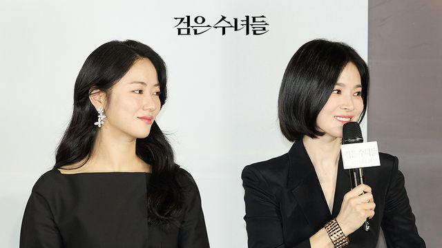 '검은 수녀들' 송혜교, 유튜브 출격…유재석 이어 강민경 '토크 늪' 빠질 차례