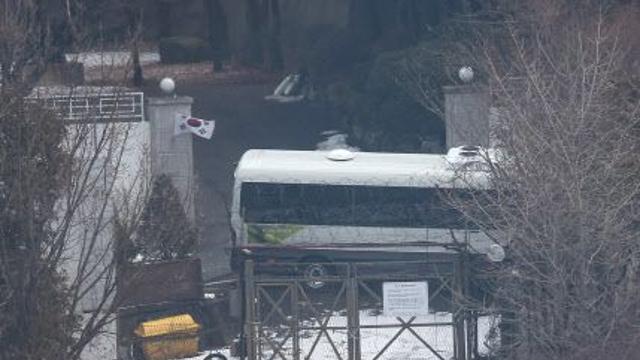 요새 만들고 호위무사들 앞세워…공조본, 尹 잡을 수 있을까[사사건건]