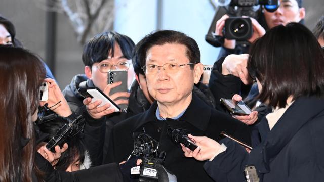 '尹호위무사' 박종준 경찰 출석…