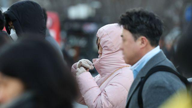 [오늘 날씨] 한파 꺾여도 영하권… 곳곳에 눈·비도