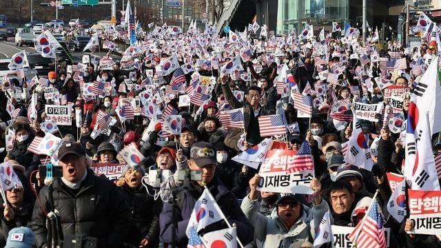 여론조사냐 여론조작이냐...ARS 한계에 '왝더독' 효과까지