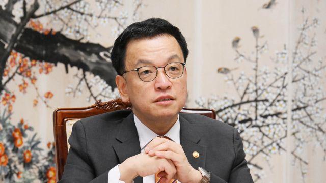 최상목, 경찰에 '경호처 막고 있느냐' 외압성 질문 했다