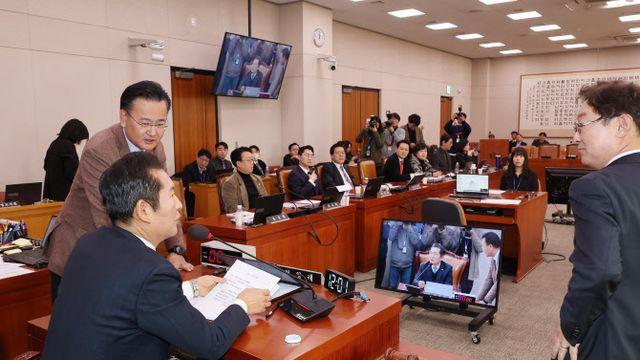 '대법원장 추천' 내란특검법, 법사위 통과…與 반발 '표결불참'(상보)