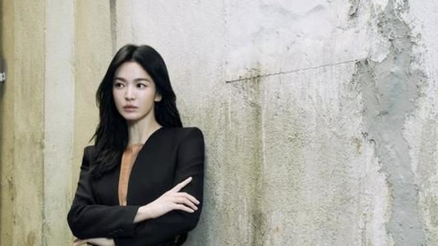 송혜교, 우아한 자태 뽐내며 '검은 수녀들' 개봉 기대감 고조