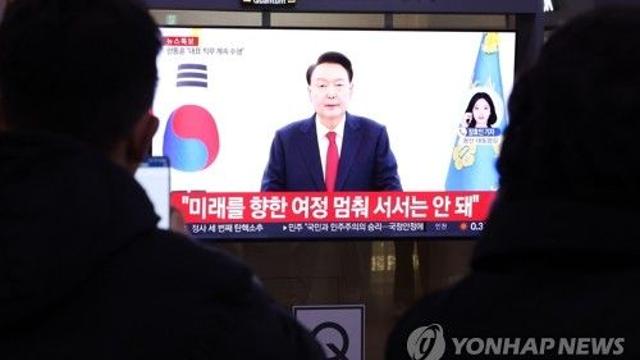 尹 'LA 산불 페북글'에 野 