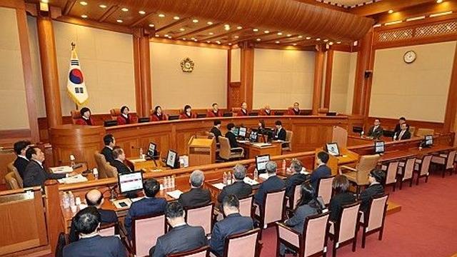 4분만에 끝난 헌재 첫 탄핵변론…재판관 기피 기각에 尹측 반발(종합)