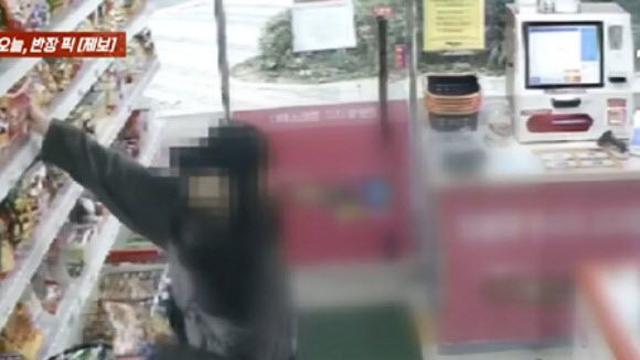 모자 푹 눌러쓴 무인점포 털이범…유명 ‘여자 BJ’였다