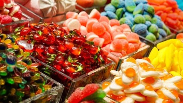 사탕·젤리에도 사용...FDA가 암 유발할 수 있다며 사용 금지한 인공 색소