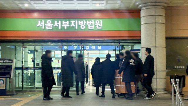 여야, 윤 대통령 구속영장 청구에 “부당” vs “당연”