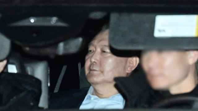 윤측 