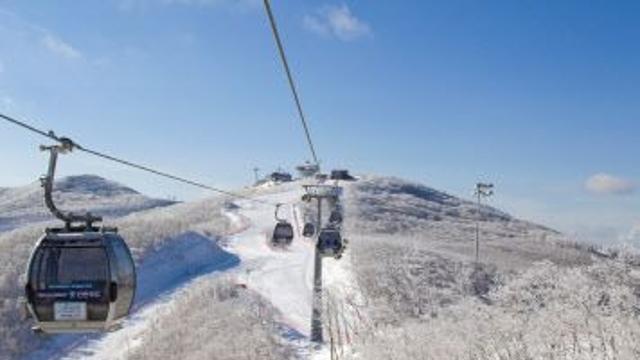 횡성 스키장서 리프트 타다 3m 아래 추락…2명 부상