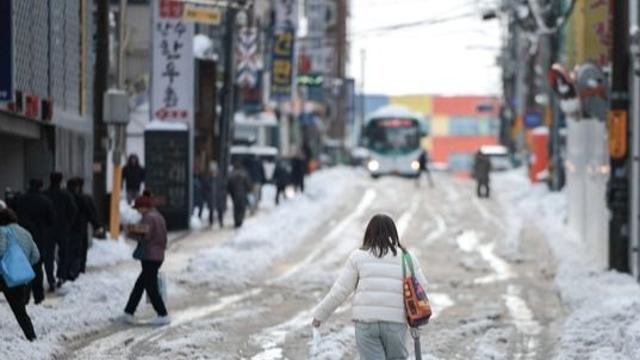 [오늘의 날씨] “빙판길 조심하세요”···아침 최저 영하 13도