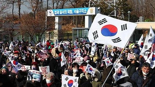 서울구치소 앞 尹지지자들 