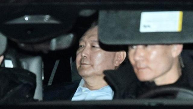 [속보] 윤 대통령, 변호인 통해 대국민 편지…“뜨거운 애국심에 감사”