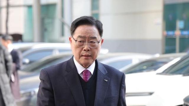 '돈 봉투 전달' 양주시장 첫 재판서 