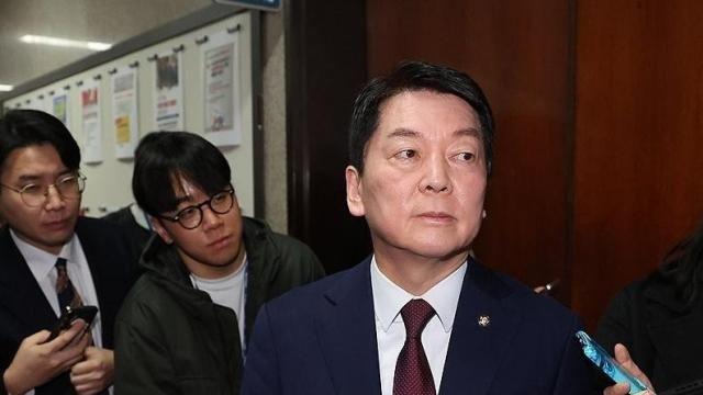 안철수, 정당 지지율 역전에 