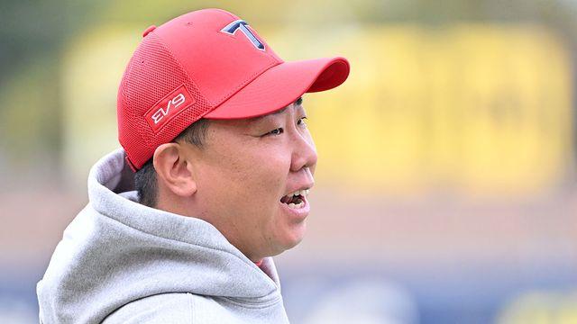 KIA, 통합 2연패 여정의 시작…꽃 감독 'V12' 기쁨 잊었다 