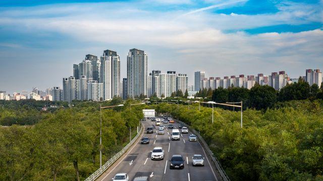 '맑은 날씨' 고속도로 교통량 증가… 서울→부산 4시간30분