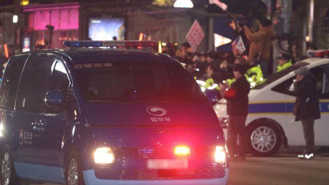 尹, 4시간50분 영장심사 마치고 구치소… 이르면 오늘밤 구속 결정(종합)