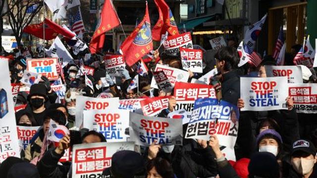 `尹 출석` 법원 앞 쏟아져 나온 지지자들…