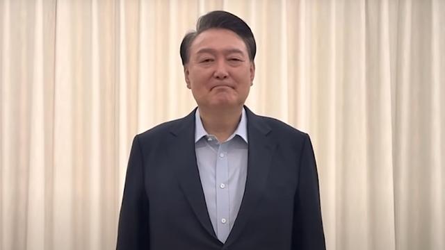 [속보] '윤석열 대통령' 지지율 50% 돌파… '골든크로스' 진입