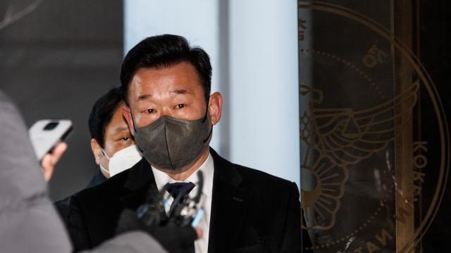 경호처 '강경파' 김성훈·이광우 경찰 출석…경호본부장 체포 가능성