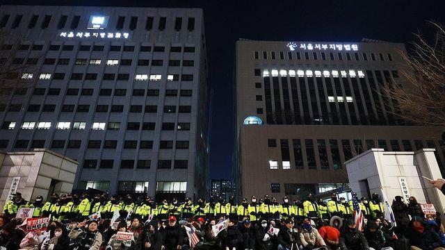 헌정사 최초 현직 대통령, 오늘 2시 영장심사 출석 결정...