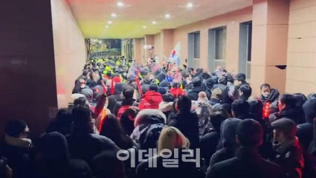 尹지지자 테러 대책회의…법원행정처장 서부지법 방문