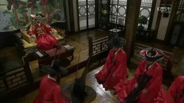 대한민국은 전통적으로 실내에서 모자를 써왔다