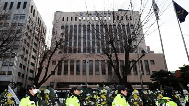 누가 법원 습격 '폭도' 만들었나…