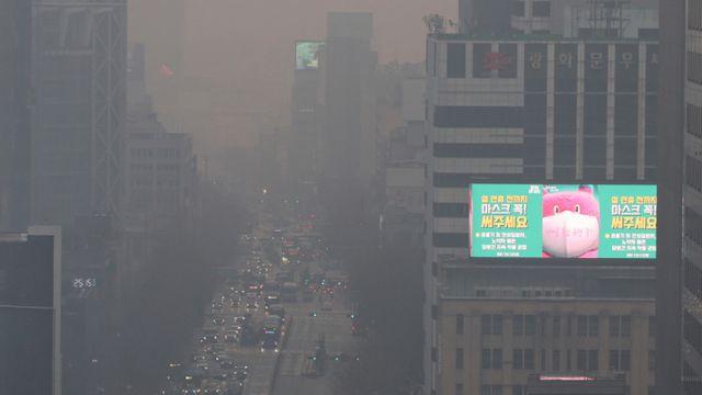 [오늘 날씨] 곳곳 미세먼지 기승… 한낮 비교적 포근