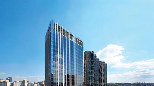 LGU+, 지난해 영업익 13.5% 감소…