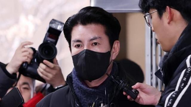 경찰, ‘강경파’ 김신 경호처 가족부장 11시간여 조사(종합)