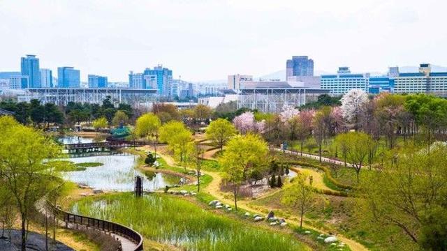 대전, 온천과 트레킹이 어우러진 매력적인 여행지