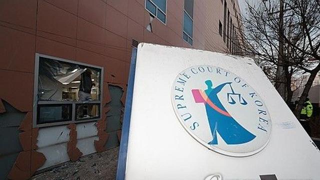 野, 법원난입 시위대의 취재진 폭행에 