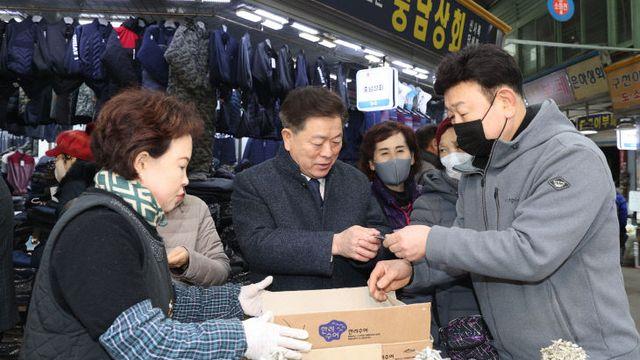 박승원 광명시장, 전통시장 방문 '설 명절 맞이' 민생경제 점검