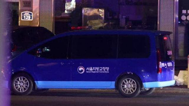 윤 대통령, 국군서울지구병원 진료 마치고 서울구치소로 출발