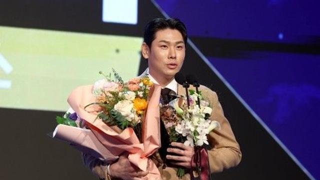 홍창기 6억5천·손주영 1억7천200…LG, 2025년 연봉 계약 완료