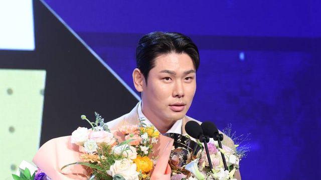 '홍창기 6.5억원'...LG, 2025년 연봉 계약 완료